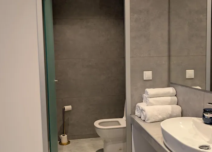 Nirea Ii * 法里拉基